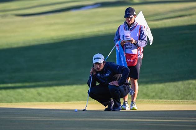 SAN ANTONIO, TX - APRIL 05: Hideki Matsuyama (JPN) looks over his birdie putt on 11 during Rd2 of the Valero Texas Open at TPC San Antonio (Oaks Course) on April 5, 2024, in San Antonio, Texas. (Photo by Ken Murray Icon Sportswire) GOLF: APR 05 PGA, Golf Herren Valero Texas Open EDITORIAL USE ONLY Icon2404050582