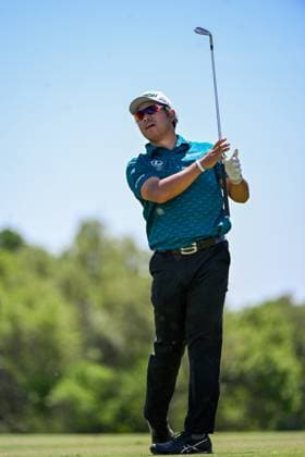 SAN ANTONIO, TX - APRIL 05: Hideki Matsuyama (JPN) reacts to his approach shot on 9 during Rd2 of the Valero Texas Open at TPC San Antonio (Oaks Course) on April 5, 2024, in San Antonio, Texas. (Photo by Ken Murray Icon Sportswire) GOLF: APR 05 PGA, Golf Herren Valero Texas Open EDITORIAL USE ONLY Icon2404050652