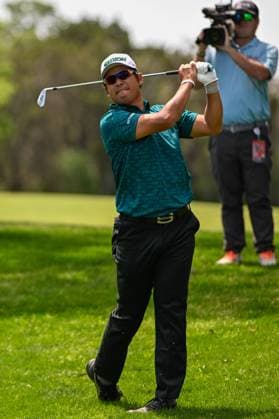 SAN ANTONIO, TX - APRIL 05: Hideki Matsuyama (JPN) watches his second shot on 8 during Rd2 of the Valero Texas Open at TPC San Antonio (Oaks Course) on April 5, 2024, in San Antonio, Texas. (Photo by Ken Murray Icon Sportswire) GOLF: APR 05 PGA, Golf Herren Valero Texas Open EDITORIAL USE ONLY Icon2404050642