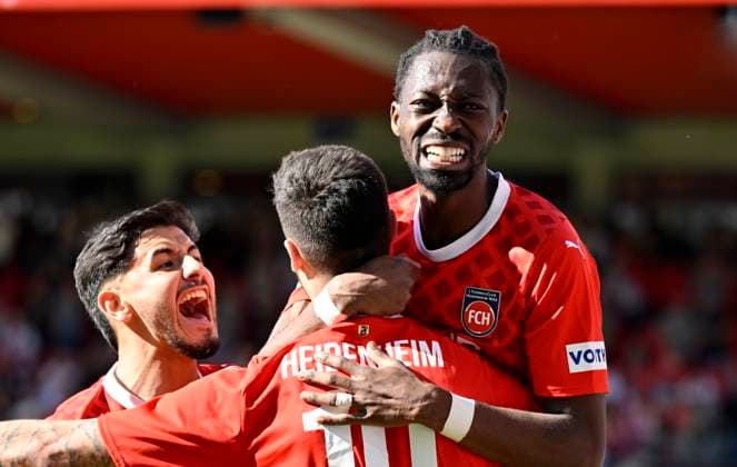 Sport Themen der Woche KW14 Sport Bilder des Tages TOR zum 2:2 Tim Kleindienst 1. FC Heidenheim 1846 FCH (10) Torjubel mit Omar Traore 1. FC Heidenheim 1846 FCH (23) Kevin Sessa 1. FC Heidenheim 1846 FCH (16) 1. FC Heidenheim 1846 FCH vs FC Bayern Muenchen FCB 06.04.2024 DFL REGULATIONS PROHIBIT ANY USE OF PHOTOGRAPHS AS IMAGE SEQUENCES AND OR QUASI-VIDEO 1. FC Heidenheim 1846 FCH vs FC Bayern Muenchen FCB *** GOAL to 2 2 Tim Kleindienst 1 FC Heidenheim 1846 FCH 10 Goal celebration with Omar Traore 1 FC Heidenheim 1846 FCH 23 Kevin Sessa 1 FC Heidenheim 1846 FCH 16 1 FC Heidenheim 1846 FCH vs FC Bayern Muenchen FCB 06 04 2024 DFL REGULATIONS PROHIBIT ANY USE OF PHOTOGRAPHS AS IMAGE SEQUENCES AND OR QUASI VIDEO 1 FC Heidenheim 1846 FCH vs FC Bayern Muenchen FCB