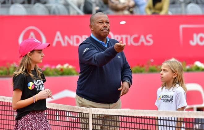 Referee Carlos Bernardes Brazil at the semifinals of the Estoril Open Estoril Open, Portugal, April 6, 2024 Referee Carlos Bernardes Brazil with two Portuguese tennis talents before the start of the semifinal match at the Estoril Open in Portugal between Hubert Hurkacz Poland and Cristian Garin Chile, both not in the picture Estoril Estoril Tennis Club Lisbon Portugal