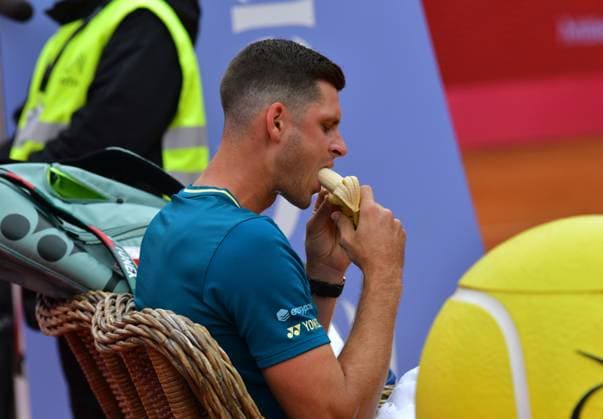 Hubert Hurkacz Poland in the semifinals of the Estoril Open Estoril Open, Portugal, April 6, 2024 Hubert Hurkacz Poland in the semifinals of the Estoril Open in Portugal against Chiles Cristian Garin not pictured recharging his batteries Estoril Estoril Tennis Club Lisbon Portugal