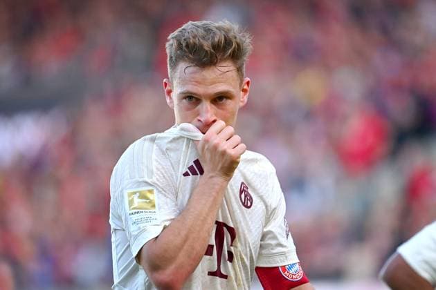 Sport Themen der Woche KW14 Sport Bilder des Tages Joshua KIMMICH (Bayern Muenchen) nach Spielende, Enttaeuschung,Frust,enttaeuscht, frustriert,niedergeschlagen, Aktion,Einzelbild,angeschnittenes Einzelmotiv,Halbfigur,halbe Figur. Fussball 1. Bundesliga Saison 2023 2024, 28.Spieltag, Spieltag28, 1.FC Heidenheim - FC Bayern Muenchen 3-2 am 06.04.2024 , VOITH A R E N A *** Joshua KIMMICH Bayern Muenchen after the end of the match, disappointment, frustration, frustrated, dejected, action, single image, cropped single motif, half figure, half figure Football 1 Bundesliga Season 2023 2024, 28 Matchday, Matchday28, 1 FC Heidenheim FC Bayern Muenchen 3 2 on 06 04 2024 , VOITH A R E N A
