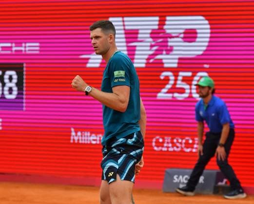 Hubert Hurkacz Poland reaches the final at the Estoril Open in Portugal Estoril Open, Portugal, April 6, 2024 Hubert Hurkacz Poland reaches the final of an international clay court tournament for the first time at the Estoril Open in Portugal with a 6 3, 3 6 and 6 3 win over Chiles Cristian Garin Estoril Estoril Tennis Club Lisbon Portugal