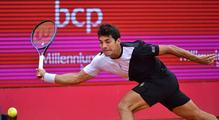 Cristian Garin Chile loses in the semi-finals at the Estoril Open in Portugal Estoril Open, Portugal, April 6, 2024 Cristian Garin Chile loses in three sets to Hubert Hurkacz from Poland in the semi-finals at the Estoril Open in Portugal not pictured Estoril Estoril Tennis Club Lisbon Portugal