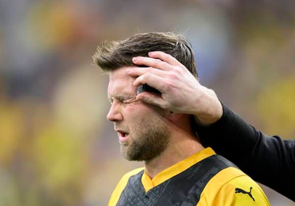 Sport Themen der Woche KW14 Sport Bilder des Tages Niclas FUELLKRUG (Füllkrug)(DO) Verletzung am Kopf, wird behandelt Fussball 1. Bundesliga, 28.Spieltag, Borussia Dortmund (DO) - VfB Stuttgart (S), am 06.04.2024 in Dortmund Deutschland. DFL regulations prohibit any use of photographs as image sequences and or quasi-video Â *** Niclas FUELLKRUG Füllkrug DO Injury to the head, being treated Football 1 Bundesliga, 28 Matchday, Borussia Dortmund DO VfB Stuttgart S , on 06 04 2024 in Dortmund Germany DFL regulations prohibit any use of photographs as image sequences and or quasi video Â