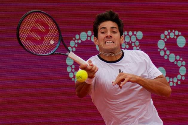 Estoril, Portugal, April 06 2024: Cristian Garin (Chile) in action during the Millennium Estoril Open match between Cristian Garin (Chile) and Hubert Hurkacz (Poland) at Clube de Tenis do Estoril in Estoril, Portugal. (Pedro Porru SPP) Copyright: xPedroxPorrux xSPPx spp-en-PePoSp-4F8A1318