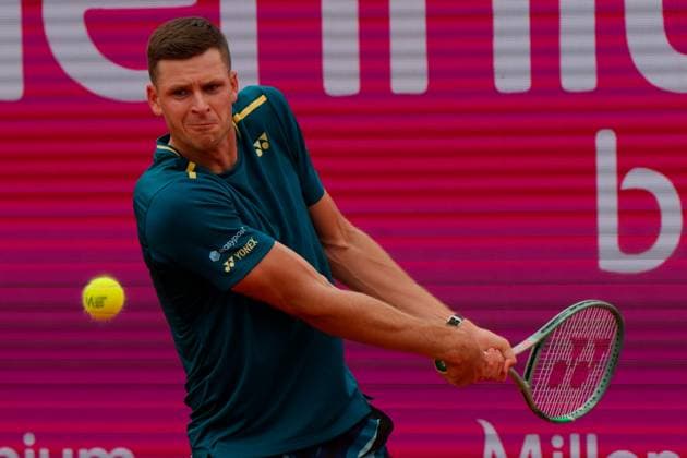 Estoril, Portugal, April 06 2024: Hubert Hurkacz (Poland) in action during the Millennium Estoril Open match between Cristian Garin (Chile) and Hubert Hurkacz (Poland) at Clube de Tenis do Estoril in Estoril, Portugal. (Pedro Porru SPP) Copyright: xPedroxPorrux xSPPx spp-en-PePoSp-4F8A1725
