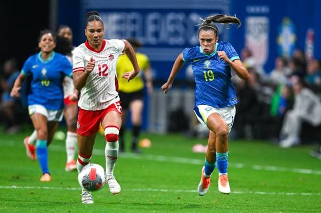 ATLANTA, GA Ã APRIL 06: Brazil forward Priscila (19) pushes the ball up the pitch as Canada defender Jade Rose (12) defends during the SheBelieves Cup match between Brazil and Canada on April 06, 2024 at Mercedes-Benz Stadium in Atlanta, GA. (Photo by Rich von Biberstein Icon Sportswire) SOCCER: APR 06 Women s SheBelieves Cup - Brazil vs Canada EDITORIAL USE ONLY Icon240405029