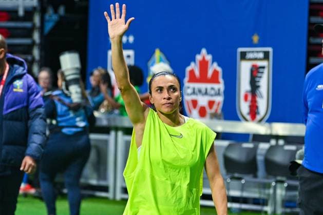ATLANTA, GA Ã APRIL 05: Brazil forward Marta (10) acknowledges the fans following the conclusion of the SheBelieves Cup match between Brazil and Canada on April 5th, 2024 at Mercedes-Benz Stadium in Atlanta, GA. (Photo by Rich von Biberstein Icon Sportswire) SOCCER: APR 06 Women s SheBelieves Cup - Brazil vs Canada EDITORIAL USE ONLY Icon240405054
