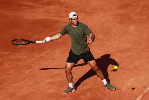 April 6, 2024, Mexico City, Ciudad de Mexico, Mexico: April 6, 2024, Mexico City, Mexico: Alexis Galarneau of Canada returns a shot to Maxime Janvier of France during the Semifinals match of Mexico City Open at Deportivo Chapultepec. Alexis Galarneau defeated Maxime Janvier 2 sets to 1. on April 6, 2024 in Mexico City, Mexico. Mexico City Mexico - ZUMAe321 20240406_zsa_e321_020 Copyright: xCarlosxSantiago xEyepixxGroupx