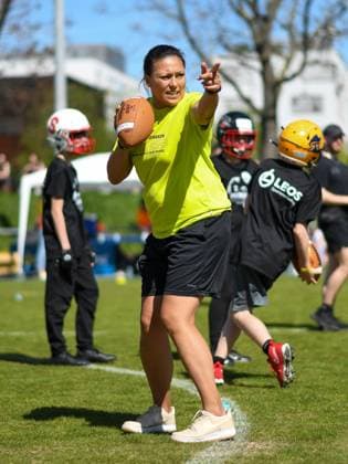 Nadine Nurasyid (Defense Assistant Coach Stuttgart Surge), Jakob Johnson Youth Camp 2024, American Football, 06.04.2024, Jakob Johnson Youth Camp 2024, American Football, 06.04.2024 Stuttgart *** Nadine Nurasyid Defense Assistant Coach Stuttgart Surge , Jakob Johnson Youth Camp 2024, American Football, 06 04 2024, Jakob Johnson Youth Camp 2024, American Football, 06 04 2024 Stuttgart Copyright: xEibner-Pressefoto FlorianxSchustx EP_FSU