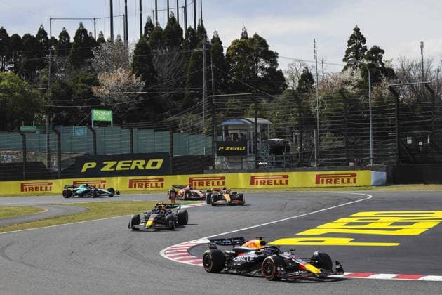01 VERSTAPPEN Max (nld), Red Bull Racing RB20, action and 11 PEREZ Sergio (mex), Red Bull Racing RB20, action during the Formula 1 MSC Cruises Japanese Grand Prix 2024, 4th round of the 2024 Formula One World Championship, WM, Weltmeisterschaft from April 5 to 7, 2024 on the Suzuka International Racing Course, in Suzuka, Japan - F1 - JAPANESE GRAND PRIX 2024 DPPI Panoramic 240407_R04_GIAPPONE_AV6_8760
