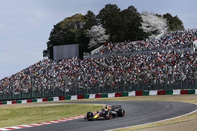 01 VERSTAPPEN Max (nld), Red Bull Racing RB20, action during the Formula 1 MSC Cruises Japanese Grand Prix 2024, 4th round of the 2024 Formula One World Championship, WM, Weltmeisterschaft from April 5 to 7, 2024 on the Suzuka International Racing Course, in Suzuka, Japan - F1 - JAPANESE GRAND PRIX 2024 DPPI Panoramic  240407_R04_GIAPPONE__LF35876