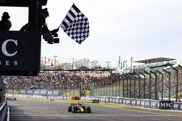 01 VERSTAPPEN Max (nld), Red Bull Racing RB20, action during the Formula 1 MSC Cruises Japanese Grand Prix 2024, 4th round of the 2024 Formula One World Championship, WM, Weltmeisterschaft from April 5 to 7, 2024 on the Suzuka International Racing Course, in Suzuka, Japan - F1 - JAPANESE GRAND PRIX 2024 DPPI Panoramic  240407_R04_GIAPPONE_AV6_9587
