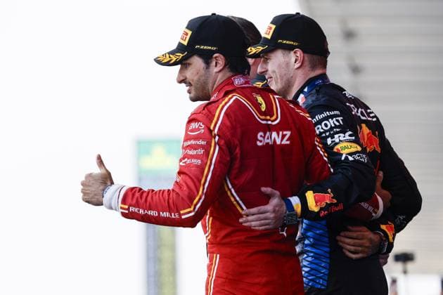 SAINZ Carlos (spa), Scuderia Ferrari SF-24, portrait, VERSTAPPEN Max (ned), Red Bull Racing RB20, portrait during the Formula 1 MSC Cruises Japanese Grand Prix 2024, 4th round of the 2024 Formula One World Championship, WM, Weltmeisterschaft from April 5 to 7, 2024 on the Suzuka International Racing Course, in Suzuka, Japan - F1 - JAPANESE GRAND PRIX 2024 DPPI Panoramic 240407_R04_GIAPPONE__LF36215
