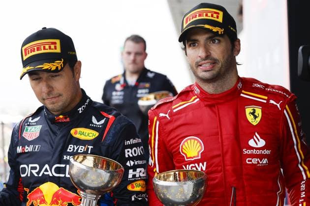 SAINZ Carlos (spa), Scuderia Ferrari SF-24, portrait PEREZ Sergio (mex), Red Bull Racing RB20, portrait during the Formula 1 MSC Cruises Japanese Grand Prix 2024, 4th round of the 2024 Formula One World Championship, WM, Weltmeisterschaft from April 5 to 7, 2024 on the Suzuka International Racing Course, in Suzuka, Japan - F1 - JAPANESE GRAND PRIX 2024 DPPI Panoramic 240407_R04_GIAPPONE__LF36265