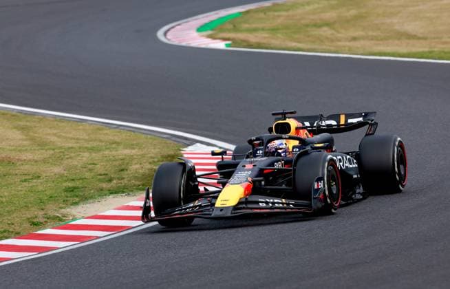 01 VERSTAPPEN Max (nld), Red Bull Racing RB20, action during the Formula 1 MSC Cruises Japanese Grand Prix 2024, 4th round of the 2024 Formula One World Championship, WM, Weltmeisterschaft from April 5 to 7, 2024 on the Suzuka International Racing Course, in Suzuka, Japan - F1 - JAPANESE GRAND PRIX 2024 DPPI Panoramic  F12024GP04JAP_JK329670
