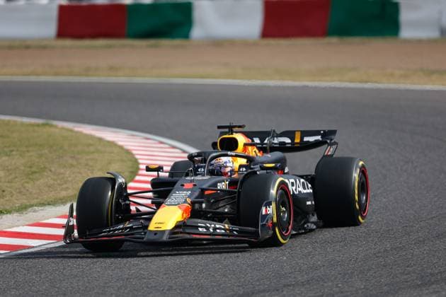 01 VERSTAPPEN Max (nld), Red Bull Racing RB20, action during the Formula 1 MSC Cruises Japanese Grand Prix 2024, 4th round of the 2024 Formula One World Championship, WM, Weltmeisterschaft from April 5 to 7, 2024 on the Suzuka International Racing Course, in Suzuka, Japan - F1 - JAPANESE GRAND PRIX 2024 DPPI Panoramic  240407_R04_GIAPPONE__LF_6883