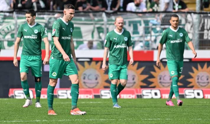 07 04 2024 Soccer Season 2023 2024 2 Soccer Bundesliga 28 Matchday VfL Osnabrück SpVgg Greuther Fürth Kleeblatt Sportfoto Zink xwoxzix DFL regulations prohibit any use of photographs as image sequences and or quasi video only for editorial use Branimir Hrgota 10 SpVgg Greuther Fürth disappointed disappointment