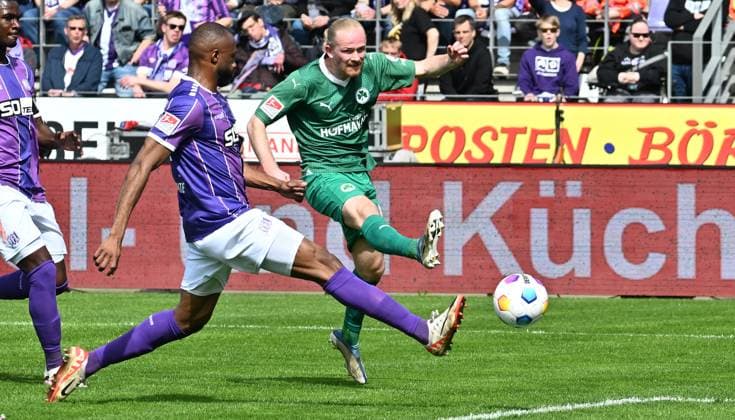 07 04 2024 Soccer Season 2023 2024 2 Soccer Bundesliga 28 Matchday VfL Osnabrück SpVgg Greuther Fürth Kleeblatt Sportfoto Zink xwoxzix DFL regulations prohibit any use of photographs as image sequences and or quasi video only for editorial use Oumar Diakhite 14, VfL Osnabrück Jomaine Consbruch 14, SpVgg Greuther Fürth