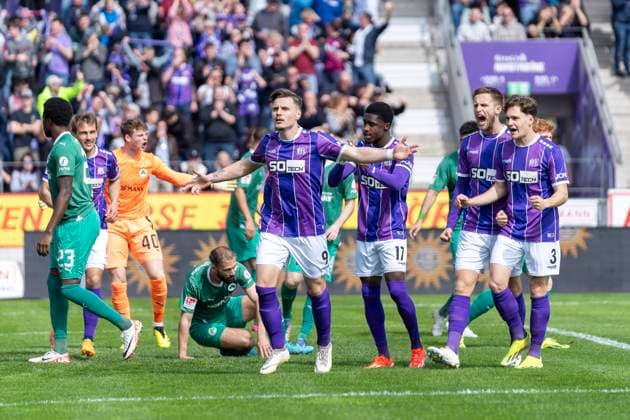 Cheers after the 1-0 goal by Erik Engelhardt VfL Osnabrueck, 09 GER, VfL Osnabrueck vs SpVgg Greuther Fuerth, Soccer, 2 Bundesliga, Matchday 28, Season 2023 2024, 07 04 2024 DFL REGULATES PROHIBIT ANY USE OF PHOTOGRAPHS AS IMAGE SEQUENCES AND OR QUASI VIDEO VfL Osnabrueck vs SpVgg Greuther Fuerth, Football, 2 Bundesliga, Matchday 28, Season 2023 2024, 07 04 2024 Osnabrueck Copyright: xEibner-Pressefoto FabioxDeinertx EP_FDT