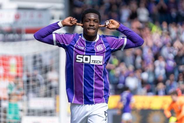 Celebration after the 2-0 goal by Christan Conteh VfL Osnabrueck, 17 GER, VfL Osnabrueck vs SpVgg Greuther Fuerth, Soccer, 2 Bundesliga, Matchday 28, Season 2023 2024, 07 04 2024 DFL REGULATES PROHIBIT ANY USE OF PHOTOGRAPHS AS IMAGE SEQUENCES AND OR QUASI VIDEO VfL Osnabrueck vs SpVgg Greuther Fuerth, Football, 2 Bundesliga, Matchday 28, Season 2023 2024, 07 04 2024 Osnabrueck Copyright: xEibner-Pressefoto FabioxDeinertx EP_FDT