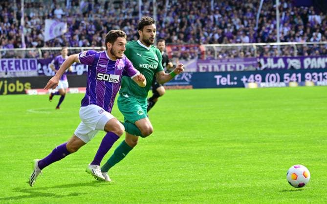 07 04 2024 Soccer Season 2023 2024 2 Soccer Bundesliga 28 Matchday VfL Osnabrück SpVgg Greuther Fürth Kleeblatt Sportfoto Zink MeZi xmexzix DFL regulations prohibit any use of photographs as image sequences and or quasi video only for editorial use Bashkim Ajdini 5, VfL Osnabrück vor Oussama Haddadi 5, SpVgg Greuther Fürth