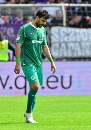 07 04 2024 Soccer Season 2023 2024 2 Soccer Bundesliga 28 Matchday VfL Osnabrück SpVgg Greuther Fürth Kleeblatt Sportfoto Zink MeZi xmexzix DFL regulations prohibit any use of photographs as image sequences and or quasi video only for editorial use Oussama Haddadi 5, SpVgg Greuther Fürth disappointed disappointment