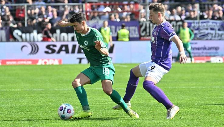 07 04 2024 Soccer Season 2023 2024 2 Soccer Bundesliga 28 Matchday VfL Osnabrück SpVgg Greuther Fürth Kleeblatt Sportfoto Zink xwoxzix DFL regulations prohibit any use of photographs as image sequences and or quasi video only for editorial use Marco Meyerhöfer Meyerhoefer 18, SpVgg Greuther Fürth Erik Engelhardt 9, VfL Osnabrück