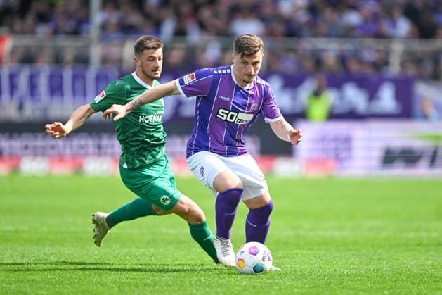 2 Bundesliga VfL Osnabrück SpVgg Greuther Fürth on 07 04 2024 at Bremer Brücke in Osnabrück Lukas Petkov Fuerth in a tackle against Erik Engelhardt Osnabrueck MT