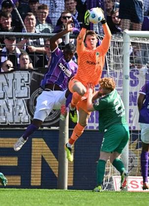 07 04 2024 Soccer Season 2023 2024 2 Soccer Bundesliga 28 Matchday VfL Osnabrück SpVgg Greuther Fürth Kleeblatt Sportfoto Zink xwoxzix DFL regulations prohibit any use of photographs as image sequences and or quasi video only for editorial use Maxwell Gyamfi 4, VfL Osnabrück Jonas Urbig 40, SpVgg Greuther Fürth Robert Wagner 22, SpVgg Greuther Fürth