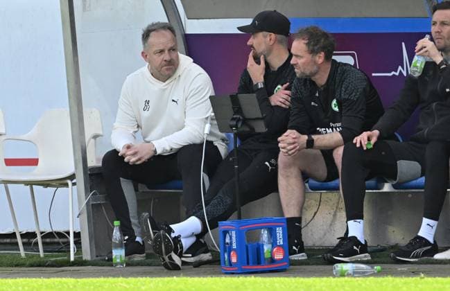 07 04 2024 Soccer Season 2023 2024 2 Soccer Bundesliga 28 Matchday VfL Osnabrück SpVgg Greuther Fürth Kleeblatt Sportfoto Zink xwoxzix DFL regulations prohibit any use of photographs as image sequences and or quasi video only for editorial use Alexander Zorniger Trainer SpVgg Greuther Fürth Stefan Kleineheismann Co Trainer SpVgg Greuther Fürth Marco Konrad Co Trainer SpVgg Greuther Fürth mute