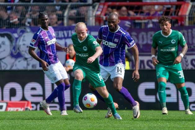 Jomaine Consbruch SpVgg Greuther Fuerth, 14 , Oumar Diakhite VfL Osnabrueck, 14 GER, VfL Osnabrueck vs SpVgg Greuther Fuerth, Football, 2 Bundesliga, Matchday 28, Season 2023 2024, 07 04 2024 DFL REGULATES PROHIBIT ANY USE OF PHOTOGRAPHS AS IMAGE SEQUENCES AND OR QUASI VIDEO VfL Osnabrueck vs SpVgg Greuther Fuerth, Football, 2 Bundesliga, Matchday 28, Season 2023 2024, 07 04 2024 Osnabrueck Copyright: xEibner-Pressefoto FabioxDeinertx EP_FDT