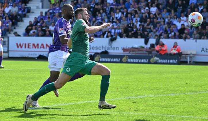 07 04 2024 Soccer Season 2023 2024 2 Soccer Bundesliga 28 Matchday VfL Osnabrück SpVgg Greuther Fürth Kleeblatt Sportfoto Zink xwoxzix DFL regulations prohibit any use of photographs as image sequences and or quasi video only for editorial use Dennis Srbeny 7, SpVgg Greuther Fürth Oumar Diakhite 14, VfL Osnabrück