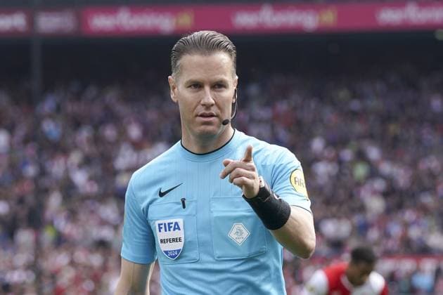ROTTERDAM , Stadium de Kuip, 07-04-2024 , season 2023 2024 , Dutch Eredivisie match between Feyenoord and Ajax. referee Danny Makkelie Feyenoord - Ajax  x24930776x Copyright: