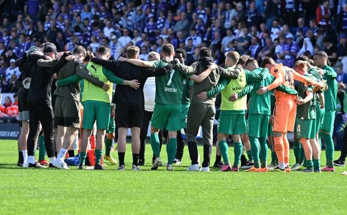 07 04 2024 Soccer Season 2023 2024 2 Soccer Bundesliga 28 Matchday VfL Osnabrück SpVgg Greuther Fürth Kleeblatt Sportfoto Zink xwoxzix DFL regulations prohibit any use of photographs as image sequences and or quasi video only for editorial use Teamkreis Mannschaft Team Fürth nach Spielende