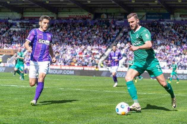 Bashkim Ajdini VfL Osnabrueck, 05 , Dennis Srbeny SpVgg Greuther Fuerth, 07 GER, VfL Osnabrueck vs SpVgg Greuther Fuerth, Football, 2 Bundesliga, Matchday 28, Season 2023 2024, 07 04 2024 DFL REGULATES PROHIBIT ANY USE OF PHOTOGRAPHS AS IMAGE SEQUENCES AND OR QUASI VIDEO VfL Osnabrueck vs SpVgg Greuther Fuerth, Football, 2 Bundesliga, Matchday 28, Season 2023 2024, 07 04 2024 Osnabrueck Copyright: xEibner-Pressefoto FabioxDeinertx EP_FDT