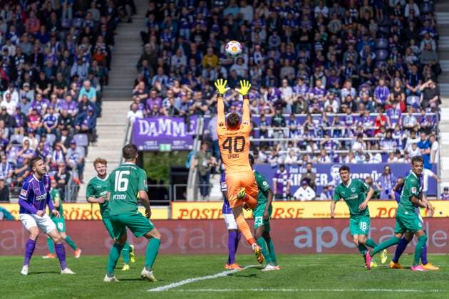 Jonas Urbig SpVgg Greuther Fuerth, 40 GER, VfL Osnabrueck vs SpVgg Greuther Fuerth, Football, 2 Bundesliga, Matchday 28, Season 2023 2024, 07 04 2024 DFL REGULATES PROHIBIT ANY USE OF PHOTOGRAPHS AS IMAGE SEQUENCES AND OR QUASI VIDEO VfL Osnabrueck vs SpVgg Greuther Fuerth, Football, 2 Bundesliga, Matchday 28, Season 2023 2024, 07 04 2024 Osnabrueck Copyright: xEibner-Pressefoto FabioxDeinertx EP_FDT