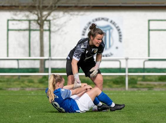 Soccer, Women, Regionalliga Nordost, Season 2023 2024 16 Matchday , 1 FC Union Berlin FC Carl Zeiss Jena II, f l Leni Hof and goalkeeper Laura Kiontke both Jena after conceding the 2 1 goal for Union shortly before the end, 07 04 2024, Copyright: xMatthiasxKochx
