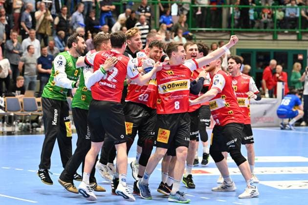 Bilder des Jahres 2024, Sport 04 April Sport Themen der Woche KW14 Sport Bilder des Tages GER, 1.HBL, BHC06, BHC06 vs. THSV Eisenach 07.04.2024 Wuppertal, Uni-Halle, BHC06 vs.THSV Eisenach 1.Liqui Moly HBL , regulations prohibit any use of photographs as image sequences and or quasi-video im Bild Jubel von Eisenach nach dem Spiel gegen den BHC. *** GER, 1 HBL, BHC06, BHC06 vs THSV Eisenach 07 04 2024 Wuppertal, Uni Halle, BHC06 vs THSV Eisenach 1 Liqui Moly HBL , regulations prohibit any use of photographs as image sequences and or quasi video in the picture Cheers from Eisenach after the match against BHC NordphotoxGmbHx xFreund nph00018