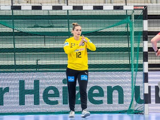 Dinah Eckerle Germany, 12 applauds her front players, Germany vs Israel, EHF Euro Qualifiers, Handball, Women, 07 04 2024 Germany vs Israel, EHF Euro Qualifiers, Handball, Women, 07 04 2024 Heidelberg Copyright: xEIBNER MichaelxSchmidtx EP_MST