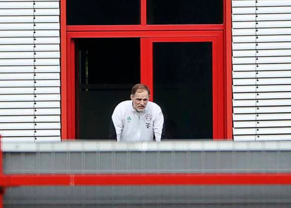 07 04 2024, FC Bayern Training Muenchen, Football Sport in the picture Thomas Tuchel FC Bayern Muenchen on the balcony