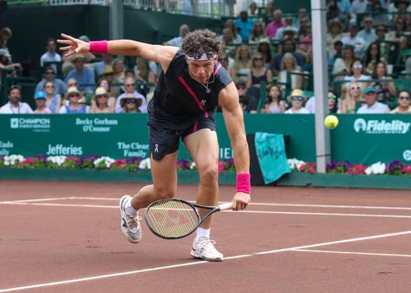 HOUSTON, TX - APRIL 07: Ben Shelton (USA) hits the return during the singles final match of the US Clay Court Championships on April 7, 2024 at River Oaks Country Club in Houston, Texas. (Photo by Leslie Plaza Johnson Icon Sportswire) TENNIS: APR 07 US Clay Court Championships EDITORIAL USE ONLY Icon240407005