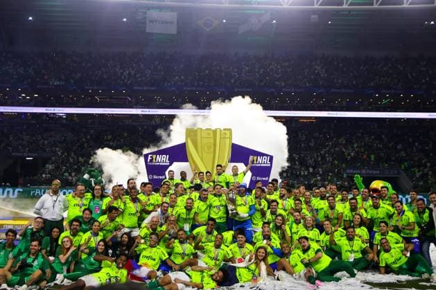 Bilder des Jahres 2024, Sport 04 April Sport Themen der Woche KW14 Sport Bilder des Tages Palmeiras x Santos SÃO PAULO, SP - 07.04.2024: PALMEIRAS X SANTOS - Palmeiras wins the clash against Santos in the final match of the 2024 Campeonato Paulista held at Allianz Parque on Sunday night (07). The team won the third championship in a row. (Photo: Yuri Murakami Fotoarena) x2519437x  YurixMurakami