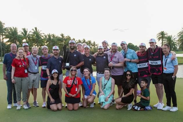April 7, 2024, Doral, Florida, USA: Team Legion XIII and their families pose for photos on the 18th green after winning the team event on the final day of LIV Golf Miami at Trump National Doral. Doral USA - ZUMAw109 20240407_fap_w109_029 Copyright: xDebbyxWongx