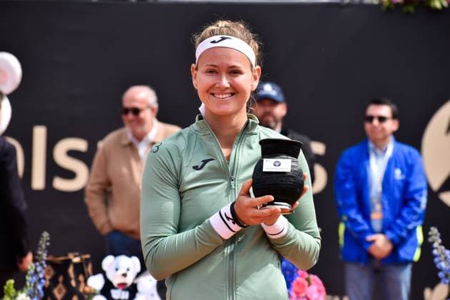 April 7, 2024, Bogota, Cundinamarca, Colombia: Marie Bouzkova holds her prize after achieving the second place during the WTA, Tennis Damen 250 - Colsanitas final between Camila Osorio and Marie Bouzkova on April 7, 2024. Bogota Colombia - ZUMAvp1_ 0443909643st Copyright: xCristianxBayonax