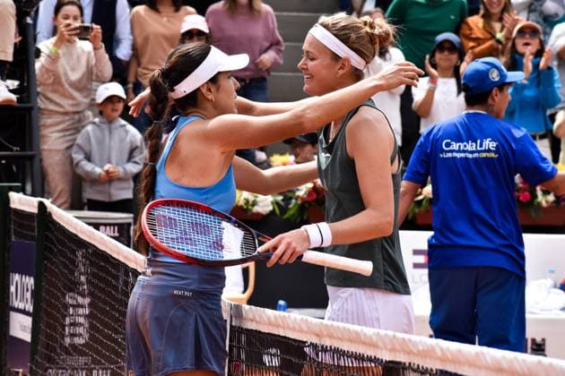 April 7, 2024, Bogota, Cundinamarca, Colombia: Colombian Camila Osorio (L) hugs Marie Bouzkova after the WTA, Tennis Damen 250 - Colsanitas final between Camila Osorio and Marie Bouzkova on April 7, 2024. Bogota Colombia - ZUMAvp1_ 0443909690st Copyright: xCristianxBayonax