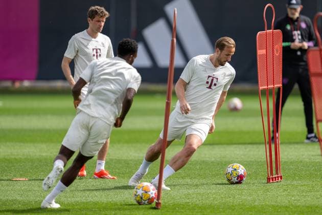 Harry Kane 9 FC Bayern Muenchen , final training before the UEFA Champions League match against FC Arsenal, season 2023 2024 at Saebener Strasse 08 04 2024 DFB regulations prohibit any use of photographs as image sequences and or quasi video Muenchen Bayern Germany Copyright: xkolbert-press UlrichxGamelx