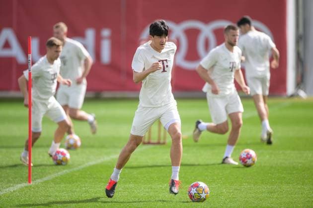 Soccer, Champions League, 20240408, final training, FC Bayern Munich FC Arsenal In the picture Min jae KIM FC Bayern Munich, 3 dribbling ball portrait full body full figure Munich training ground Säbener Str 51 Bayern Germany Copyright: Passion2Press MarkusxFischerx